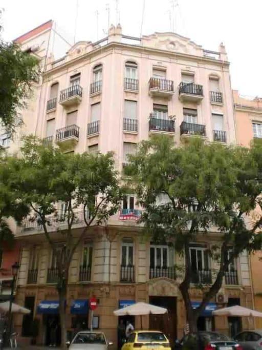 Young Penthouse Valencia Exterior photo